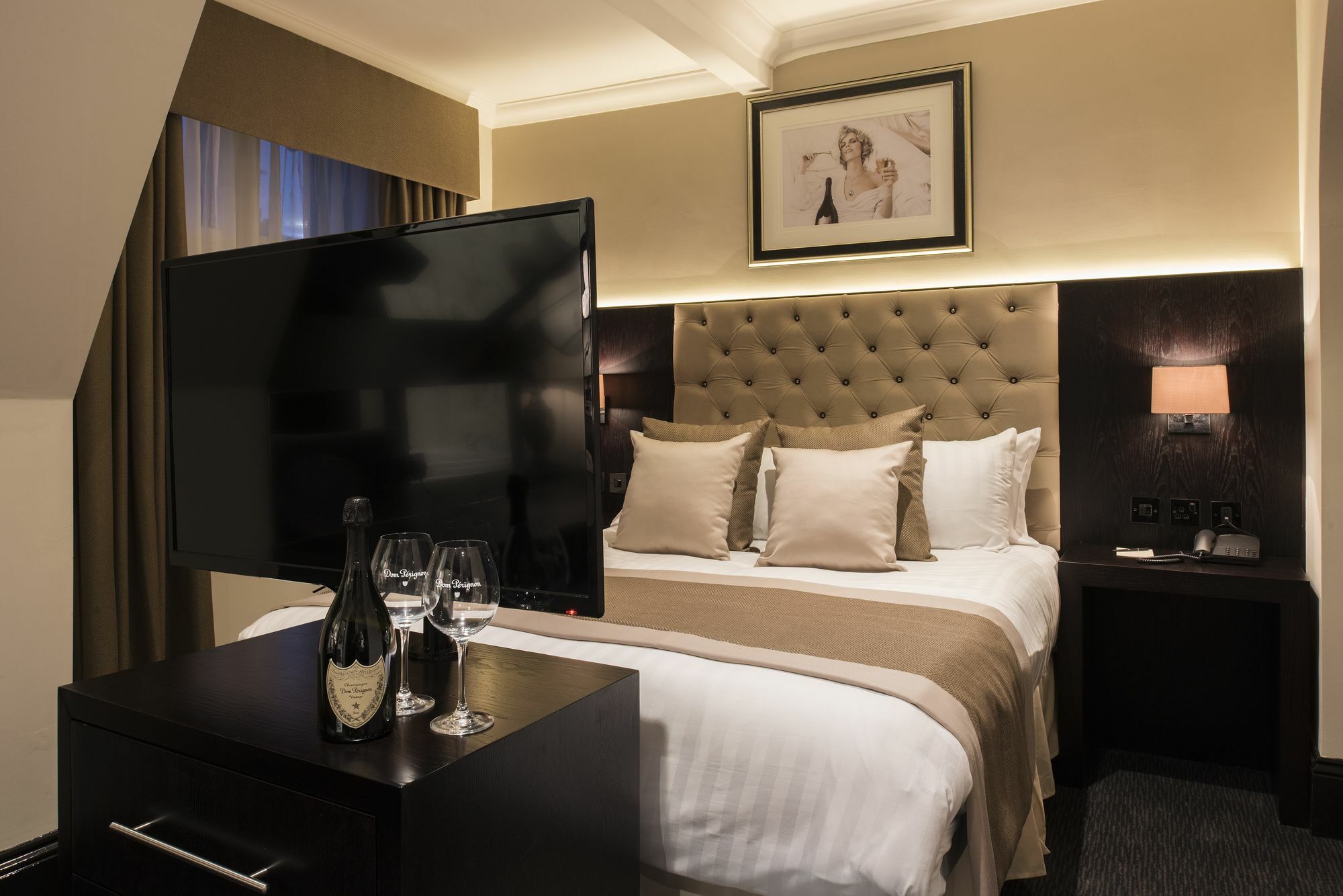 The Vermont Aparthotel ニューカッスル・アポン・タイン エクステリア 写真